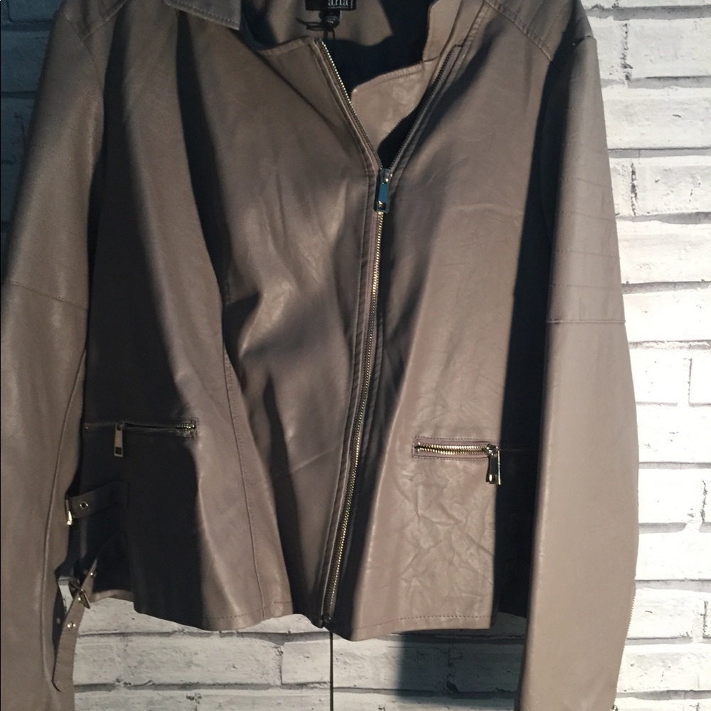 Tan jacket - Picture 2 of 5